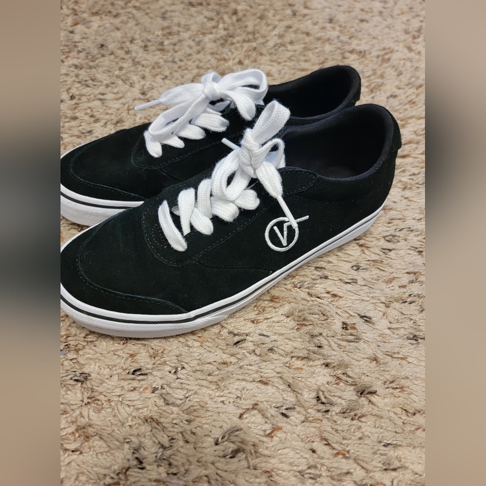 Size 7 womens vans shoes